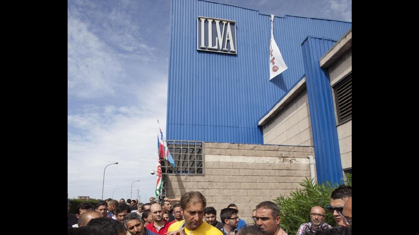 Ilva, al via sciopero Fim e Uilm: centininaia di operai su via Appia