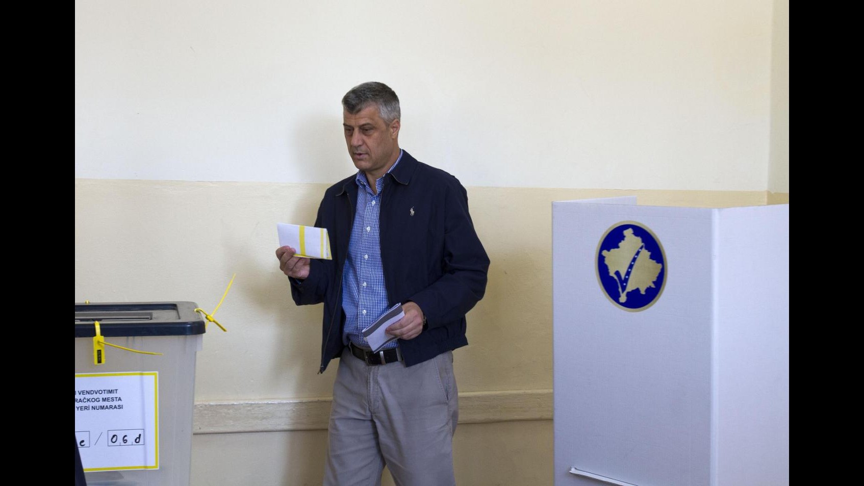 Kosovo, voto in 3 seggi Mitrovica sarà ripetuto il 17 novembre