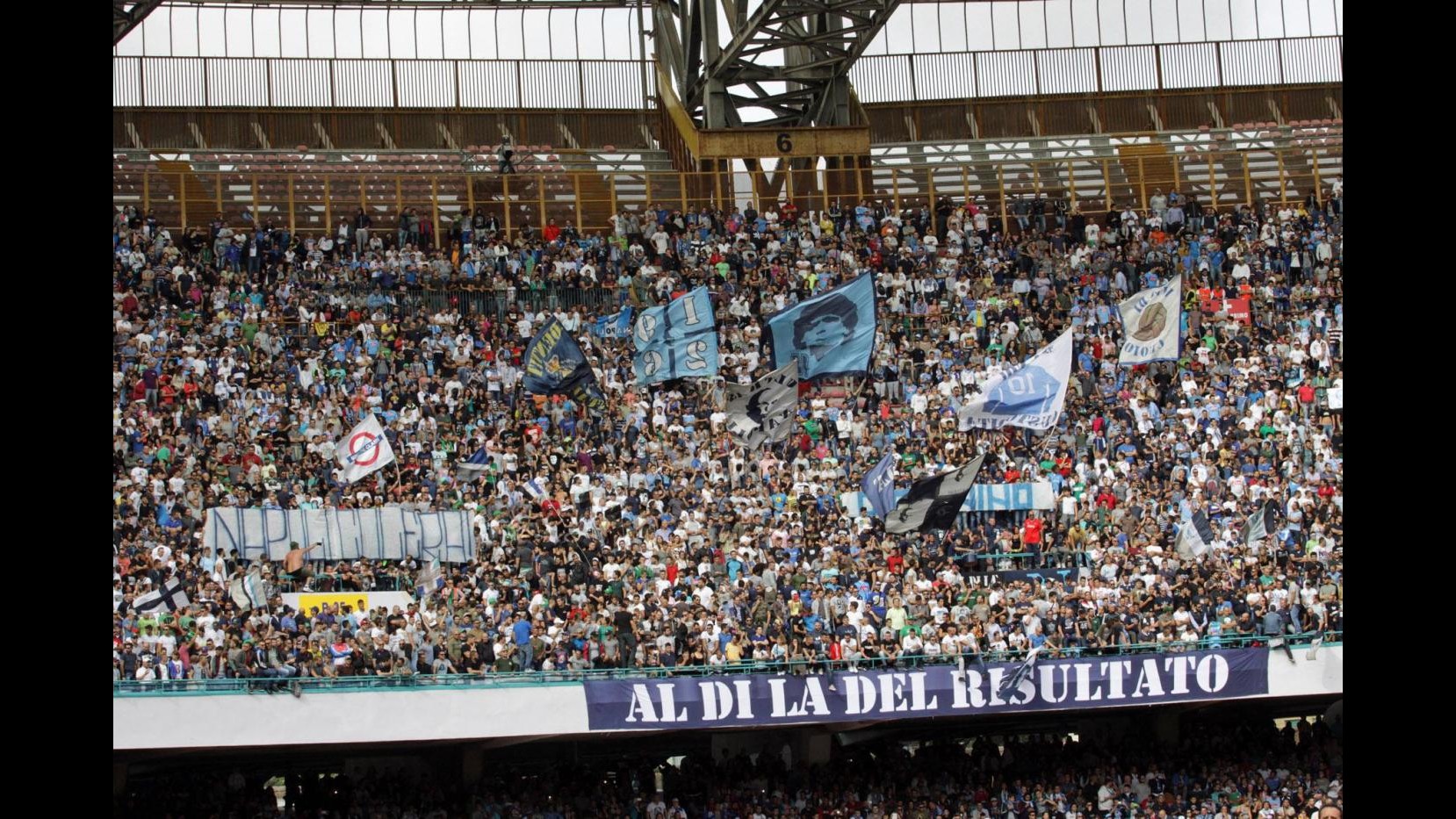 Napoli-Marsiglia, vigilia ad alta tensione: 8 ultrà denunciati dalla Polizia