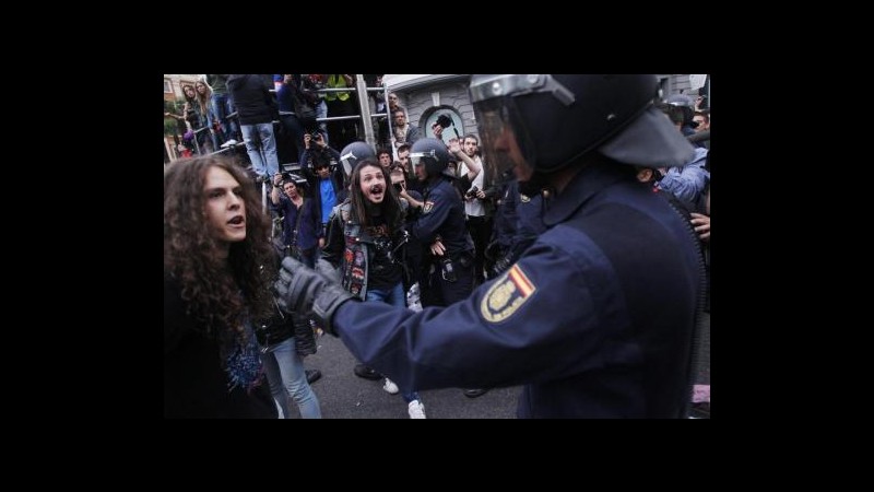 Spagna, protesta di ieri a Madrid chiusa con 64 feriti e 38 arresti