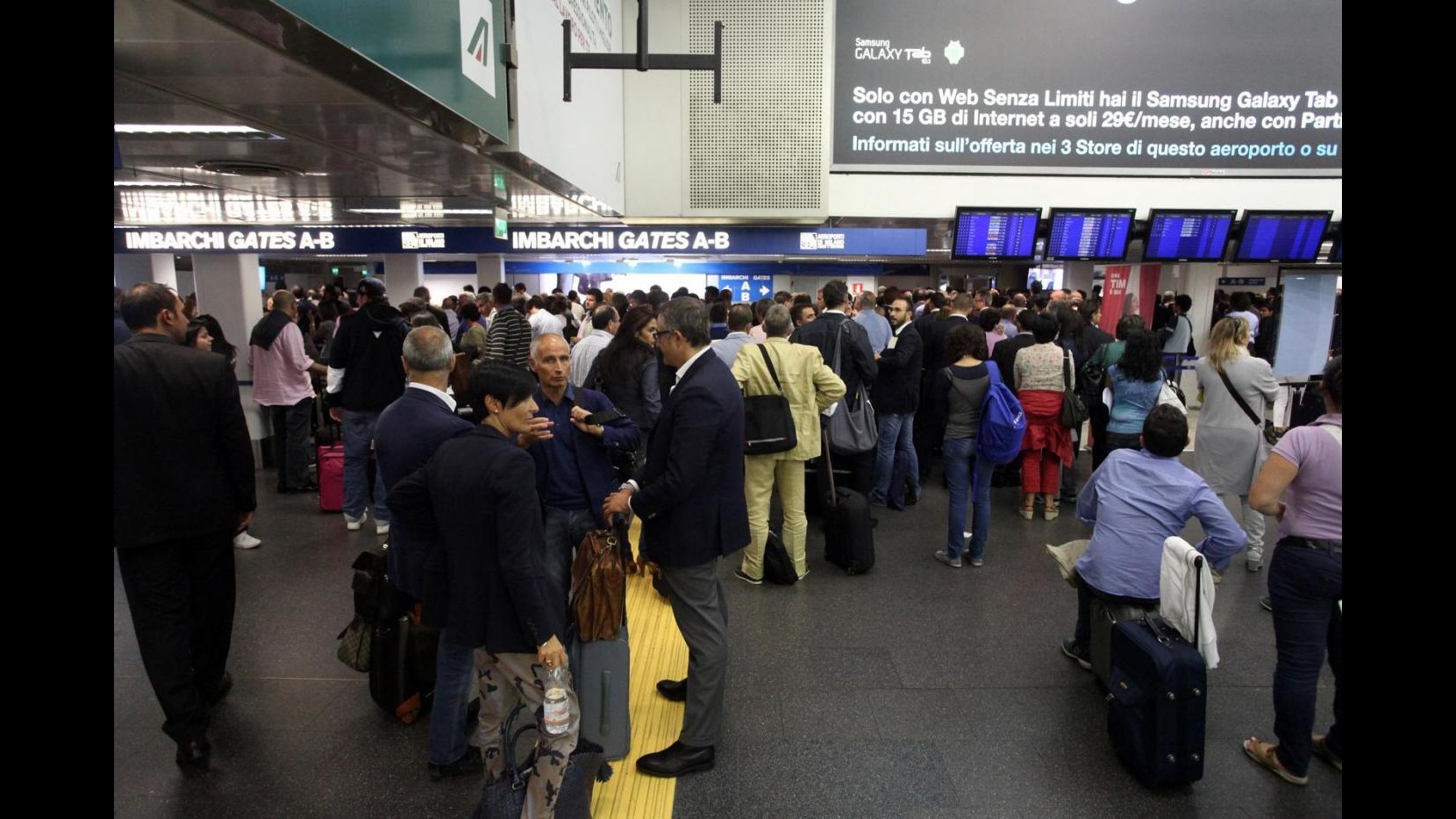 Fiumicino, pizzicati con 15 kg di cocaina nascosti in pentole e scarpe