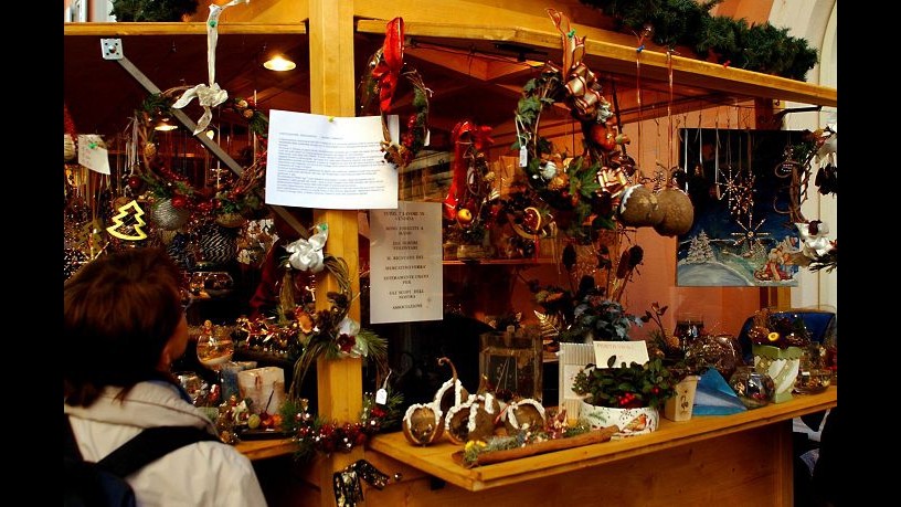 Natale, Coldiretti/Ixé: Un italiano su due fa shopping nei mercatini