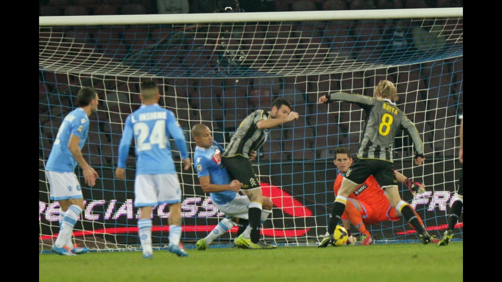 Serie A, pari scoppiettante tra Napoli e Udinese: è 3-3, azzurri a -8 da Juventus
