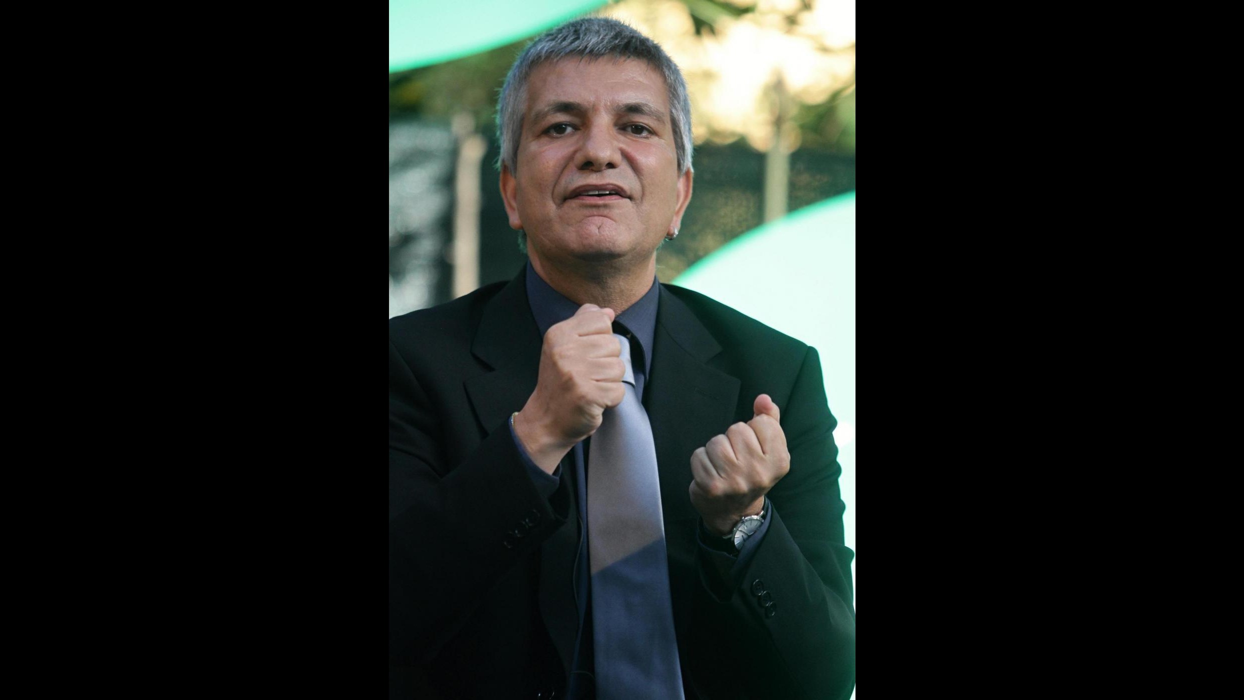 Primarie, Vendola a Renzi: Tuoi sponsor sono vecchio che si ricicla