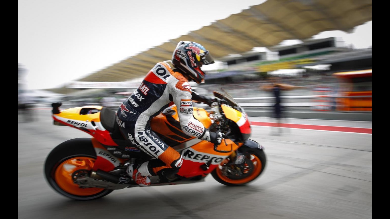 MotoGp, Malesia: sotto il diluvio Pedrosa vince su Lorenzo, Rossi è 5°