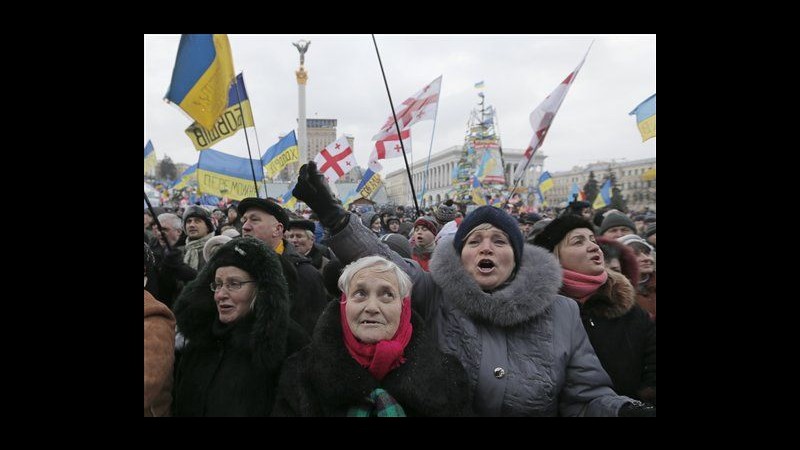 Ucraina, 20mila in piazza a Kiev contro governo sfidando freddo e neve
