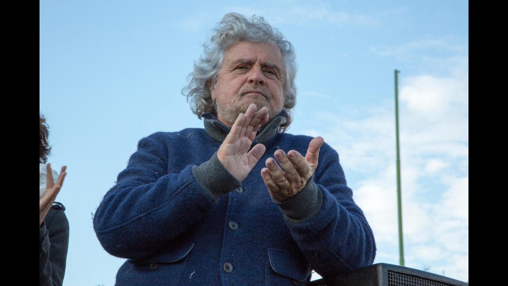Grillo ad attivisti: Segnalate articoli di giornalisti che diffamano M5S