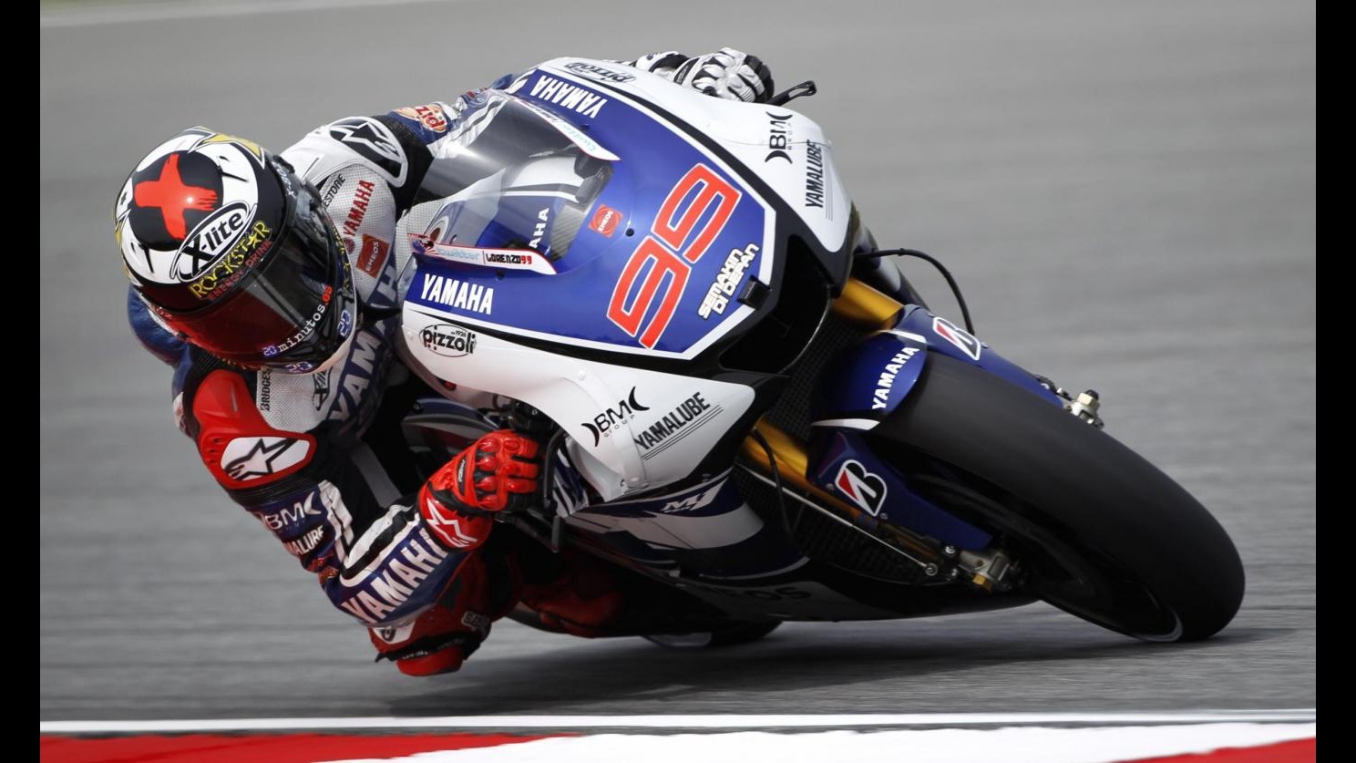 MotoGp, Malesia: pole a Lorenzo davanti a Pedrosa, Rossi undicesimo