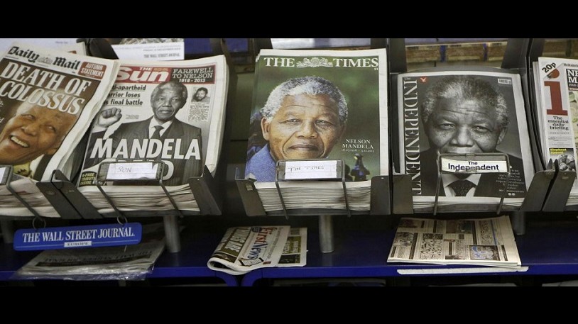 Il mondo piange Mandela, lacrime e canti dal Sudafrica