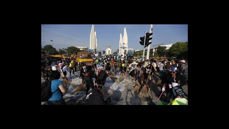 Thailandia, ancora proteste tra preparativi per compleanno del re