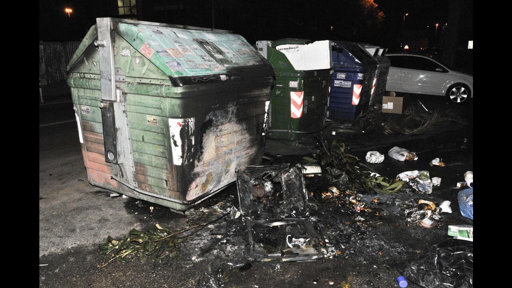 Roma, 42enne immigrato gettato in cassonetto e dato alle fiamme