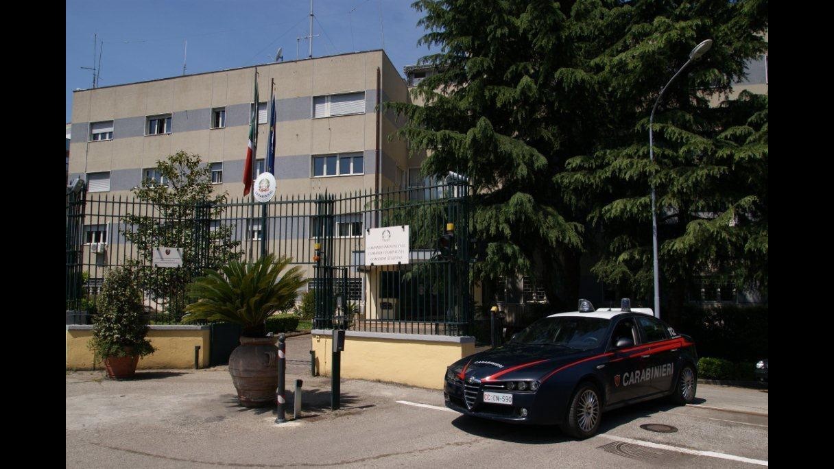Napoli, vive in comunità recupero e nasconde armi in chiesa: arrestato