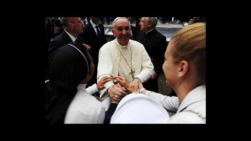 Vaticano, Papa: Non si può pensare una Chiesa senza gioia