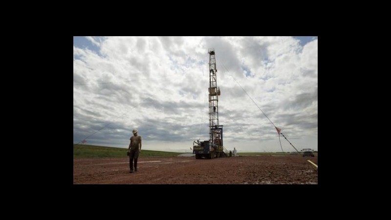 Petrolio fermo in Asia a quota 92 dollari al barile