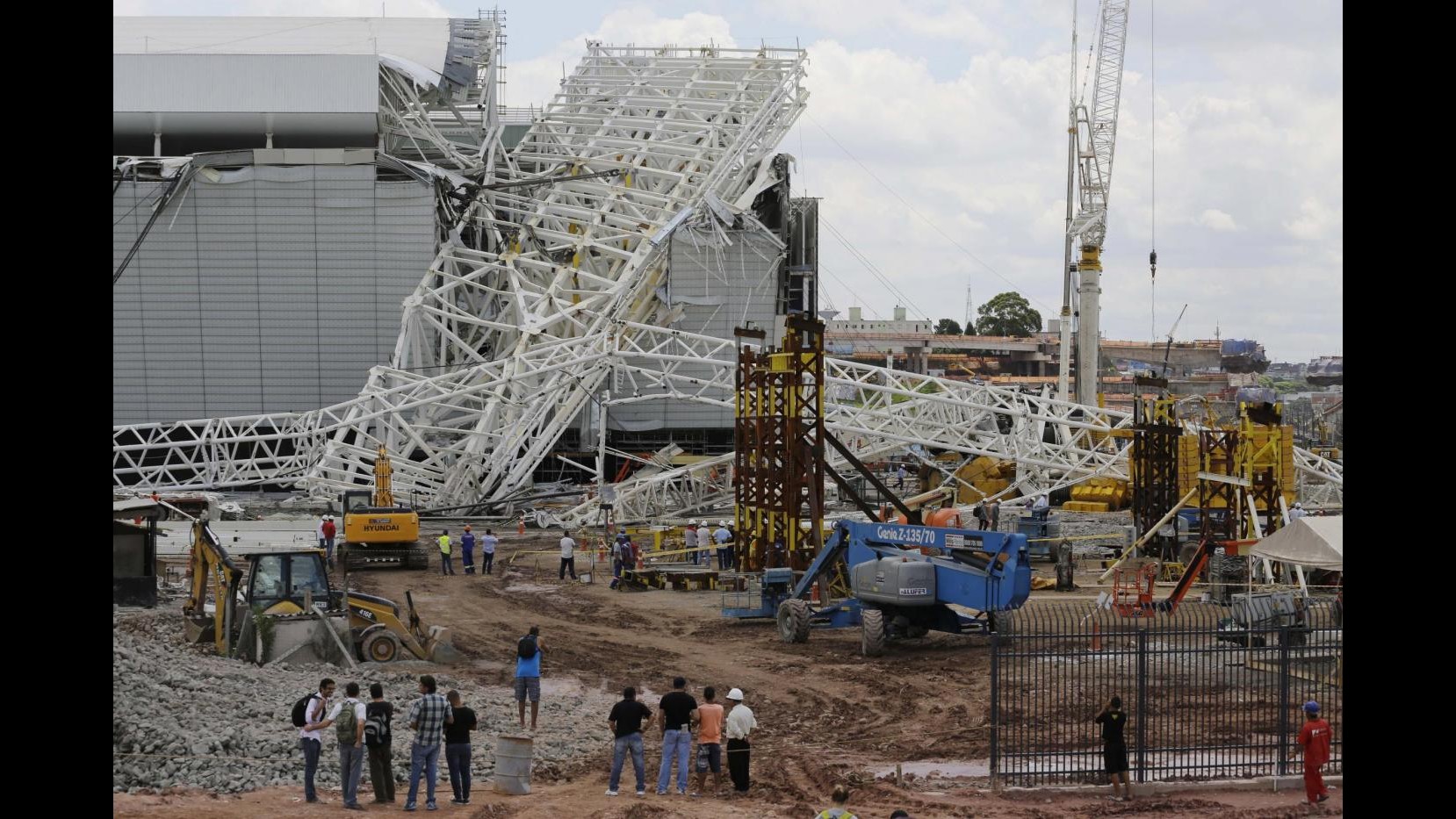 Brasile, operai stadio Itaquerao tornano al lavoro dopo incidente
