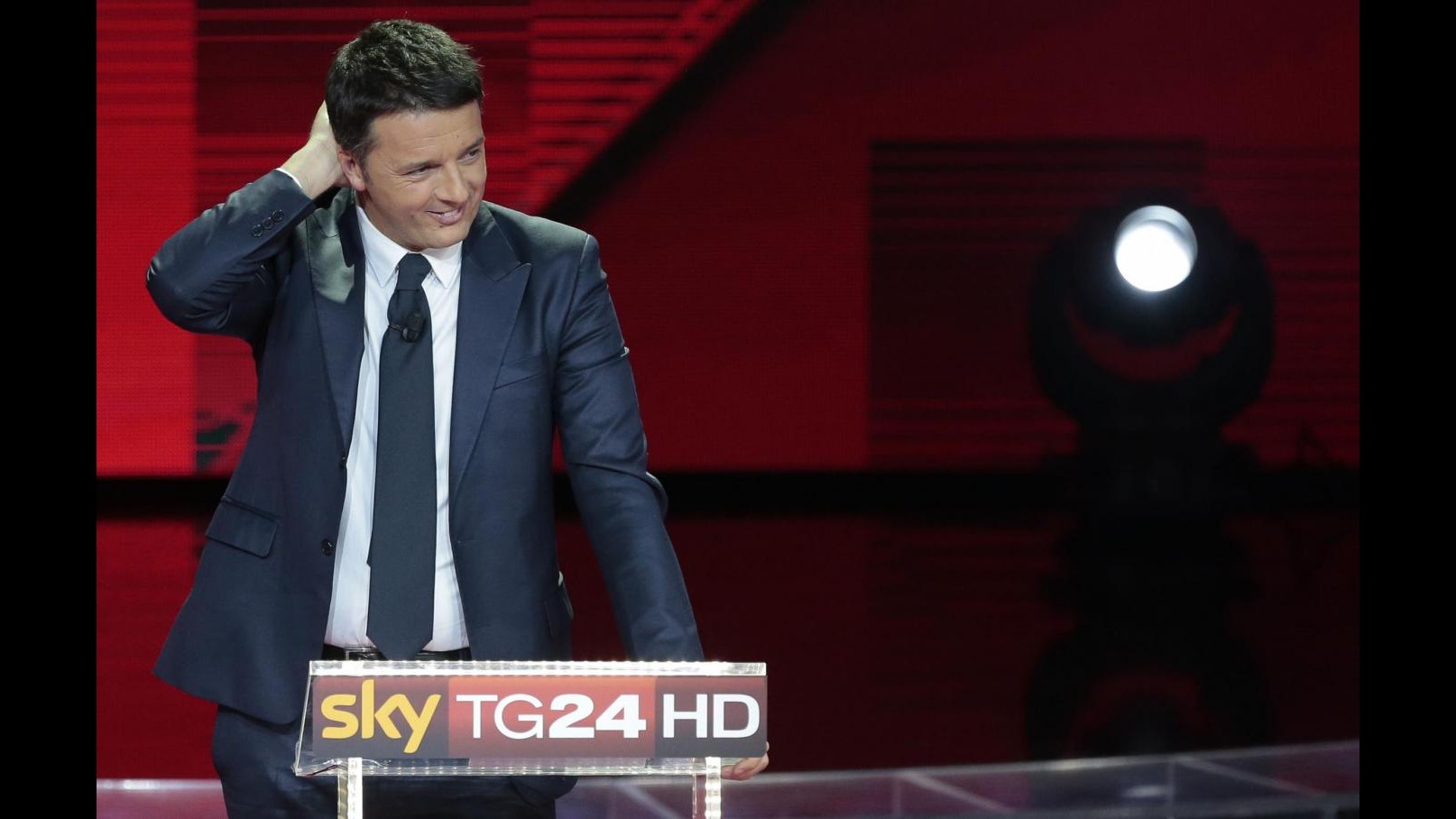 Renzi: Noi non tiriamo la corda, italiani tirano la cinghia
