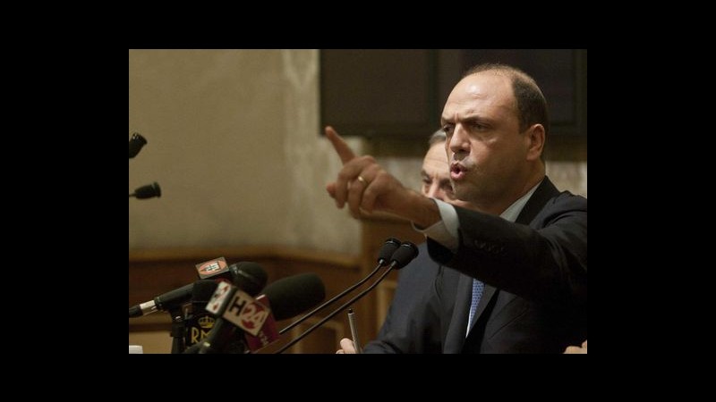 Governo, Alfano: Renzi tira troppo la corda, non temiamo voto
