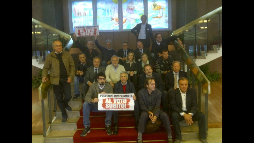 Lazio, opposizione occupa palazzo della giunta: ‘Elezioni subito’