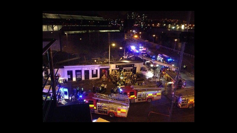 Elicottero polizia cade su pub a Glasgow: 8 morti