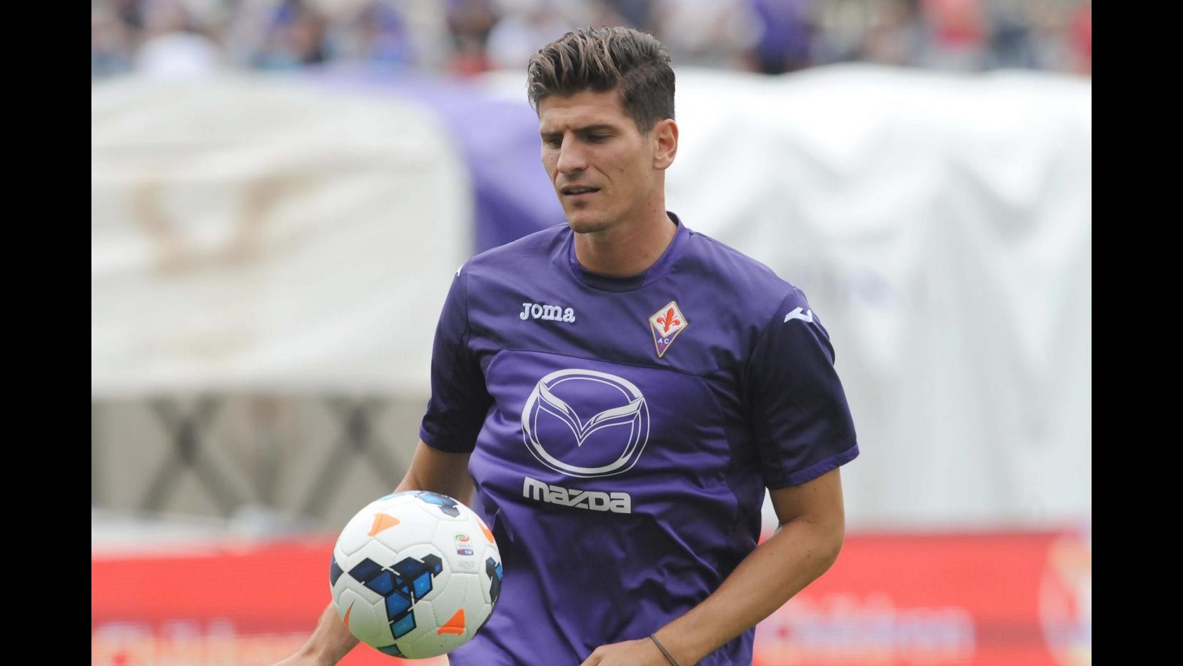 Fiorentina, Mario Gomez garantisce: Tornerò al più presto in campo