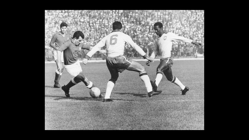 Morto a 88 anni Nilton Santos: due volte campione del mondo con Brasile