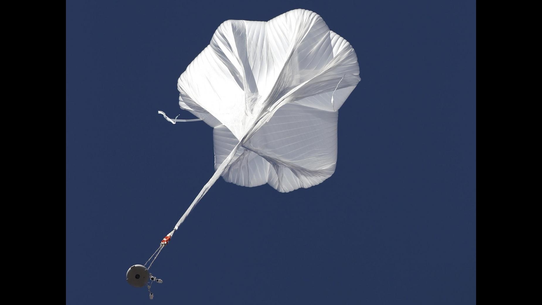 Baumgartner in volo verso la stratosfera per superare muro del suono