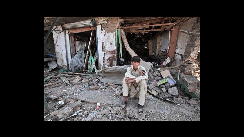 Pakistan, autobomba contro leader tribali anti-talebani: 17 morti