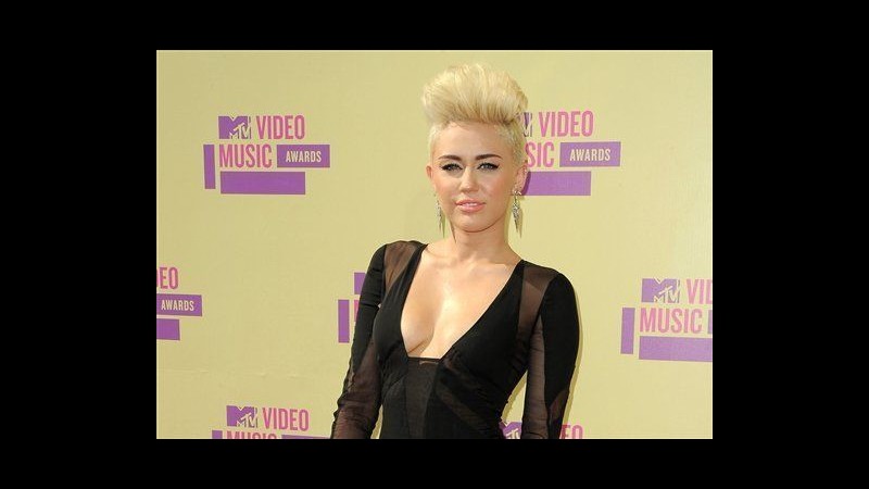 Un anno e mezzo di carcere all’uomo entrato in casa di Miley Cyrus
