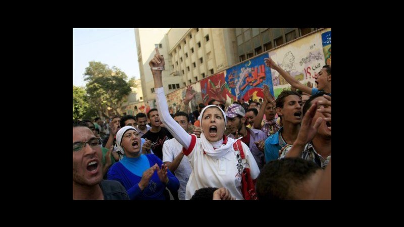 Egitto, scontri in piazza Tahrir in protesta contro Morsi: 12 feriti