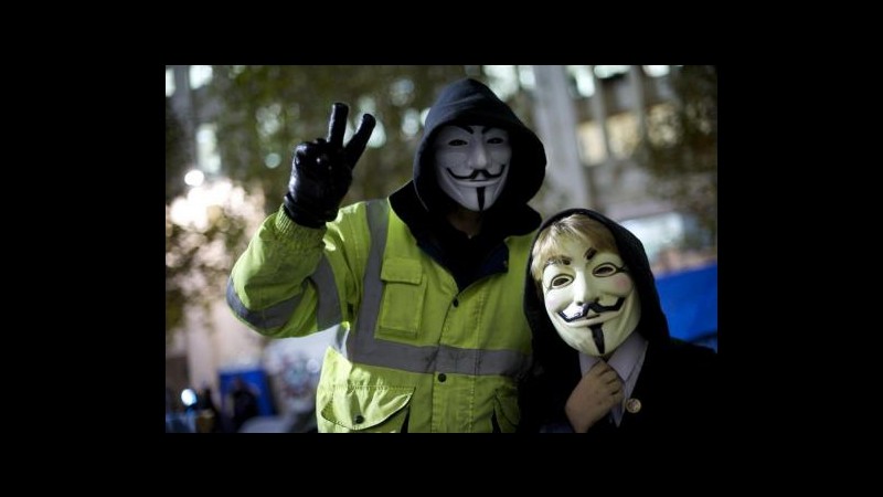 WikiLeaks, rabbia di Anonymous per troppi banner raccolta fondi
