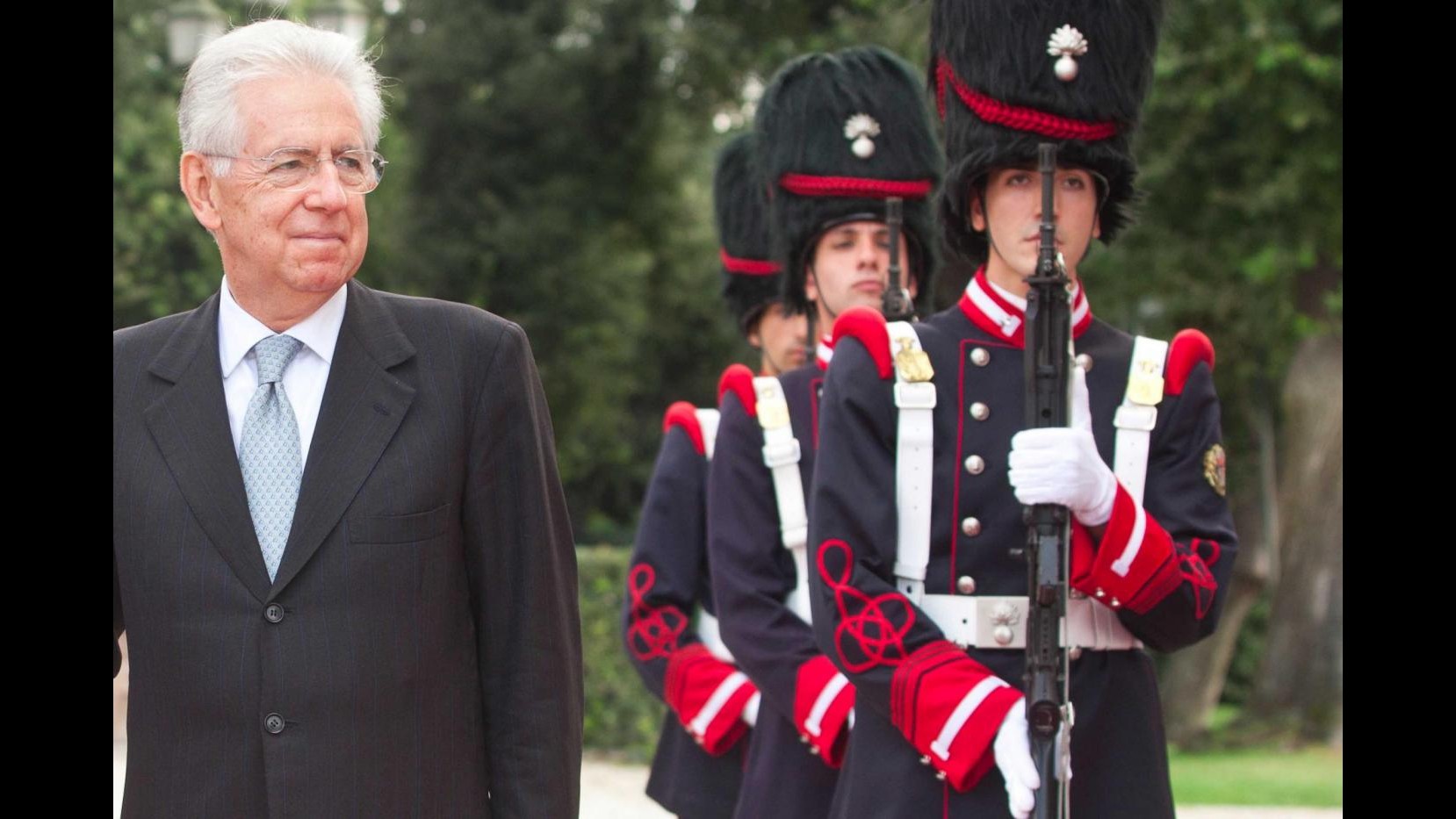 Monti: Non siamo certo passivi in attesa della ripresa economica