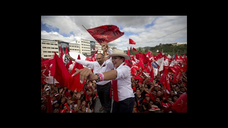 Honduras al voto per presidenziali: sfida tra moglie Zelaya e Hernandez