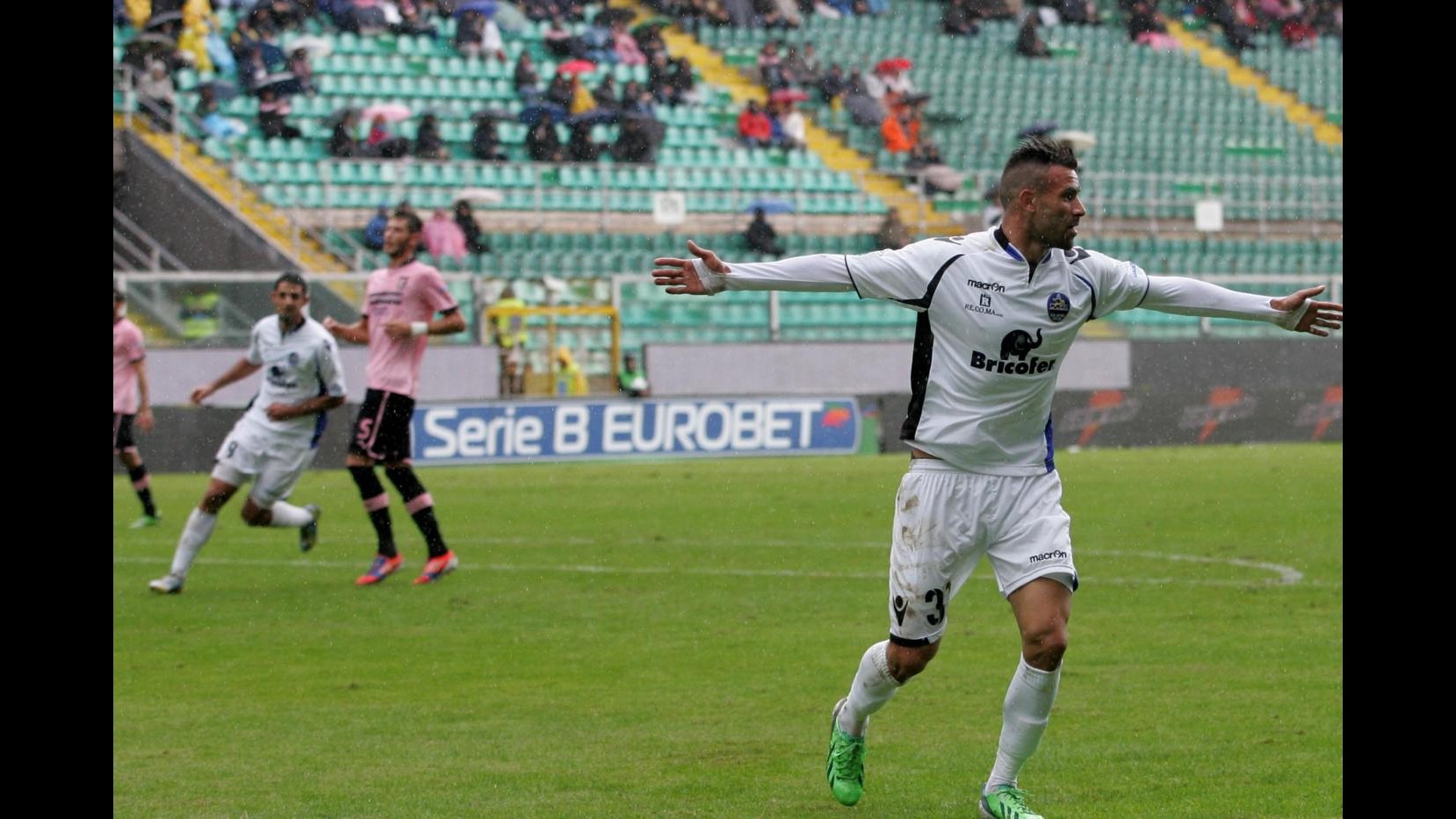 Serie B, colpo grosso del Latina: Palermo ko in casa 2-1