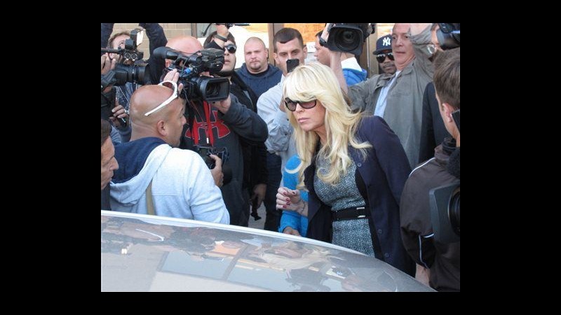 Dina Lohan condannata ai servizi sociali per guida in stato di ebbrezza