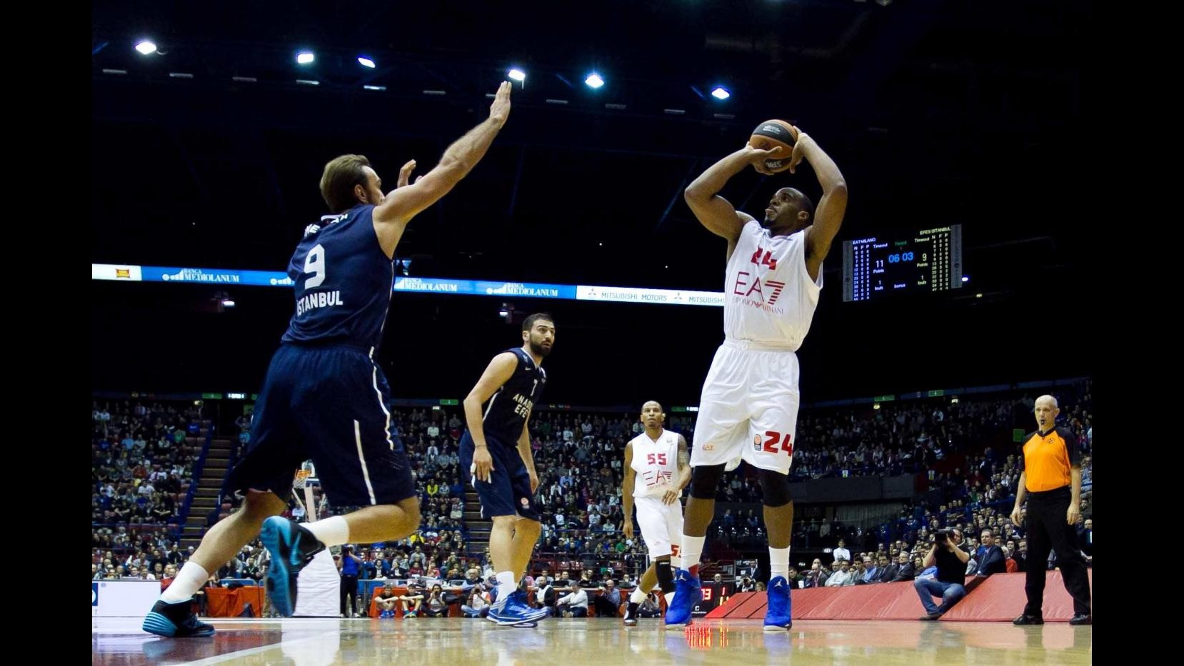 Basket, Eurolega: gran rimonta Milano, Efes Istanbul battuto 77-73