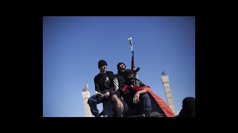 Libia, migliaia in piazza contro le milizie armate