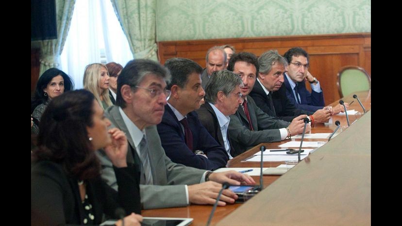 Federalismo, governo verso riduzione competenze Regioni