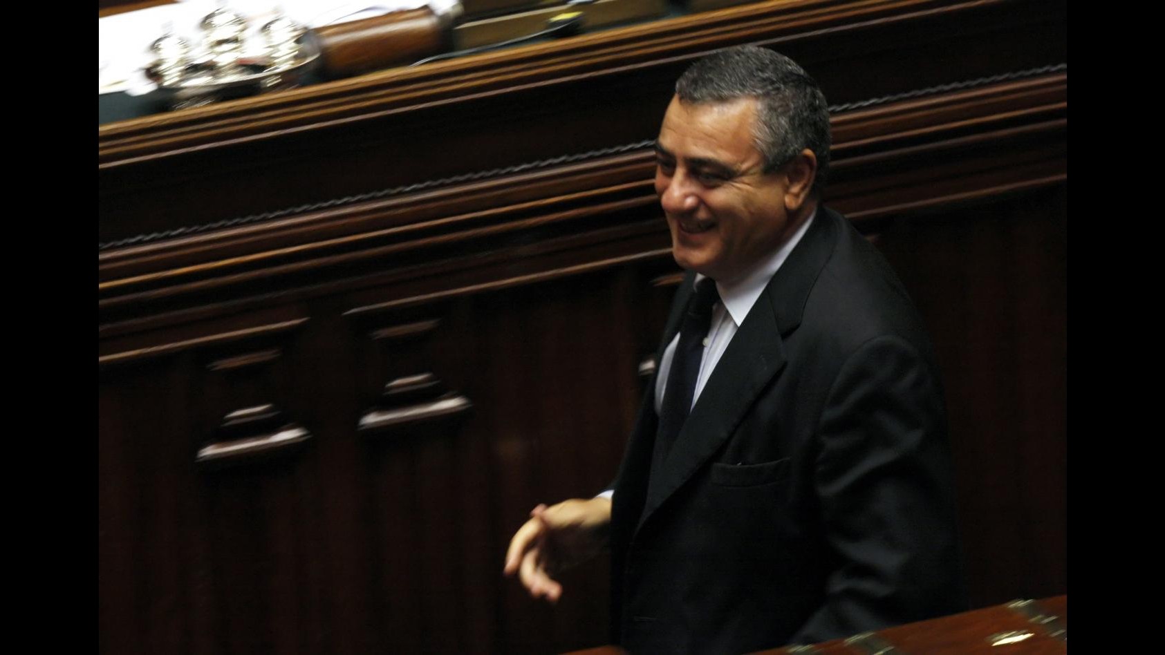 Provincia Napoli, Cesaro si fa dichiarare incompatibile e lascia