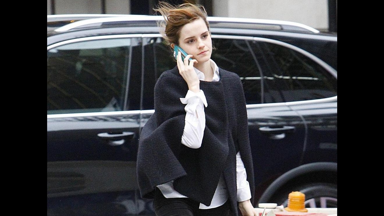 Emma Watson declina proposte registi: deve finire esami Università
