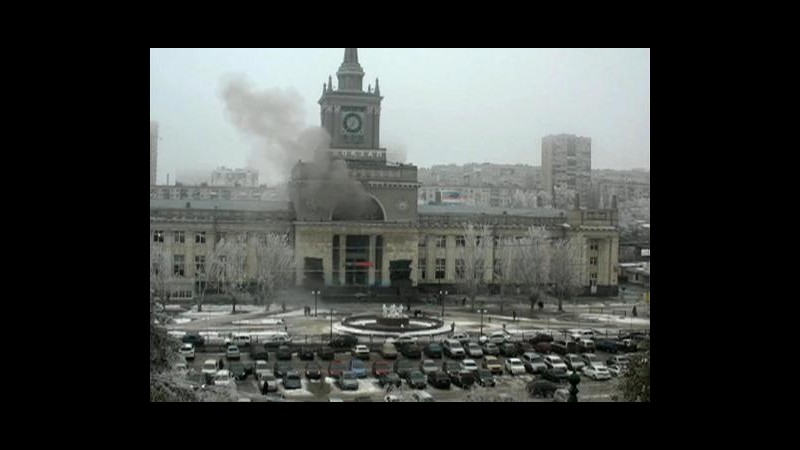Russia, donna kamikaze in stazione a Volgograd: 16 morti, 50 feriti. C’è un video dell’esplosione