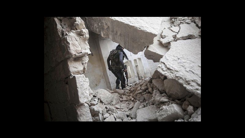 Siria, scontri in corso per controllo di base aerea Taftanaz