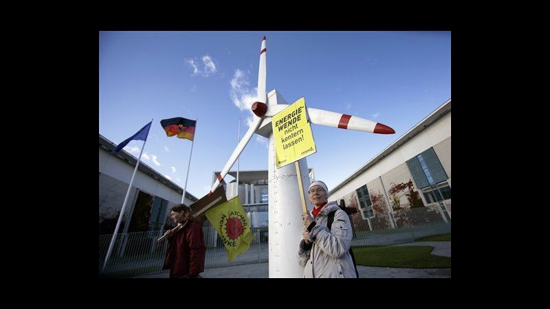 Germania, accordo Merkel-governatori Laender per abbandono nucleare