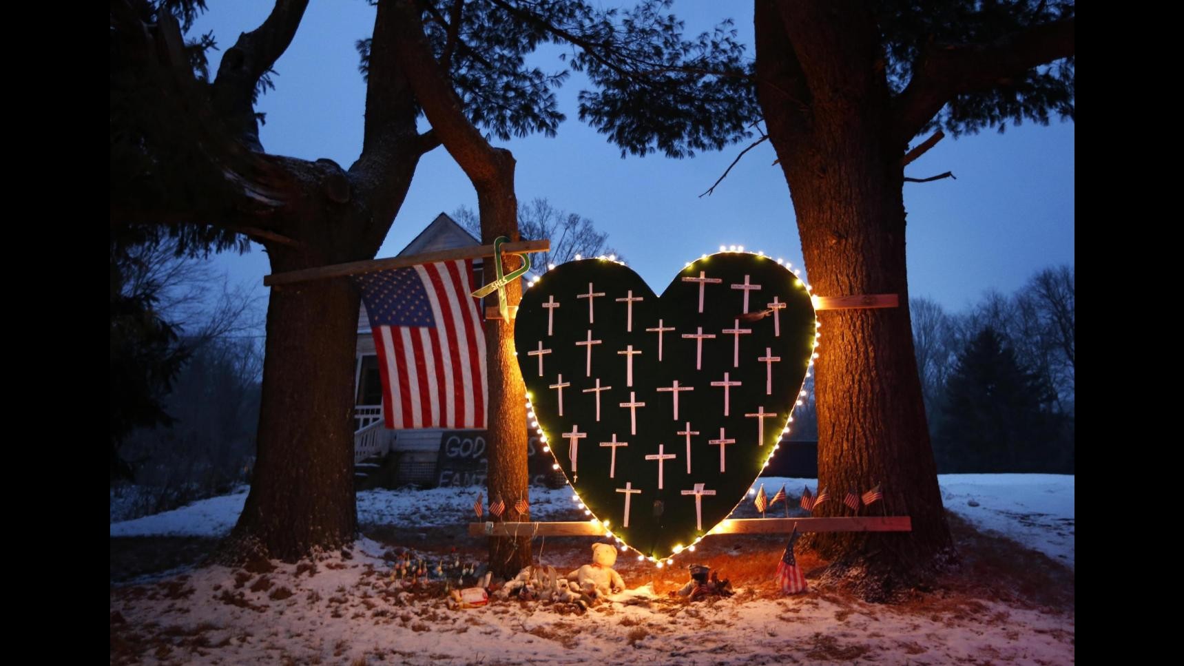 Strage Newtown, polizia ha pubblicato documenti di indagini su Adam Lanza