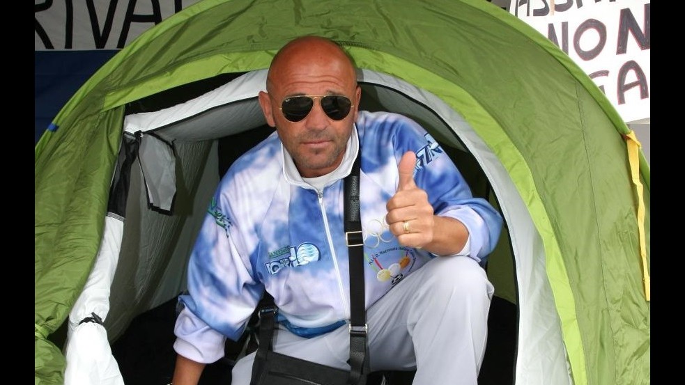 Accoltella socia, ex campione mondiale nei supergallo Stecca arrestato per tentato omicidio