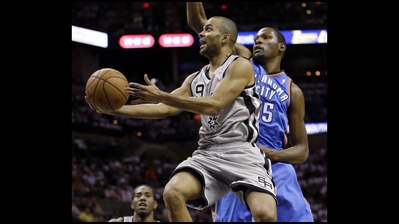 Nba, Spurs battono Oklahoma con canestro sulla sirena Parker