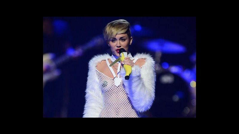 Nuovo video di Miley Cyrus trapela online, lei è furibonda