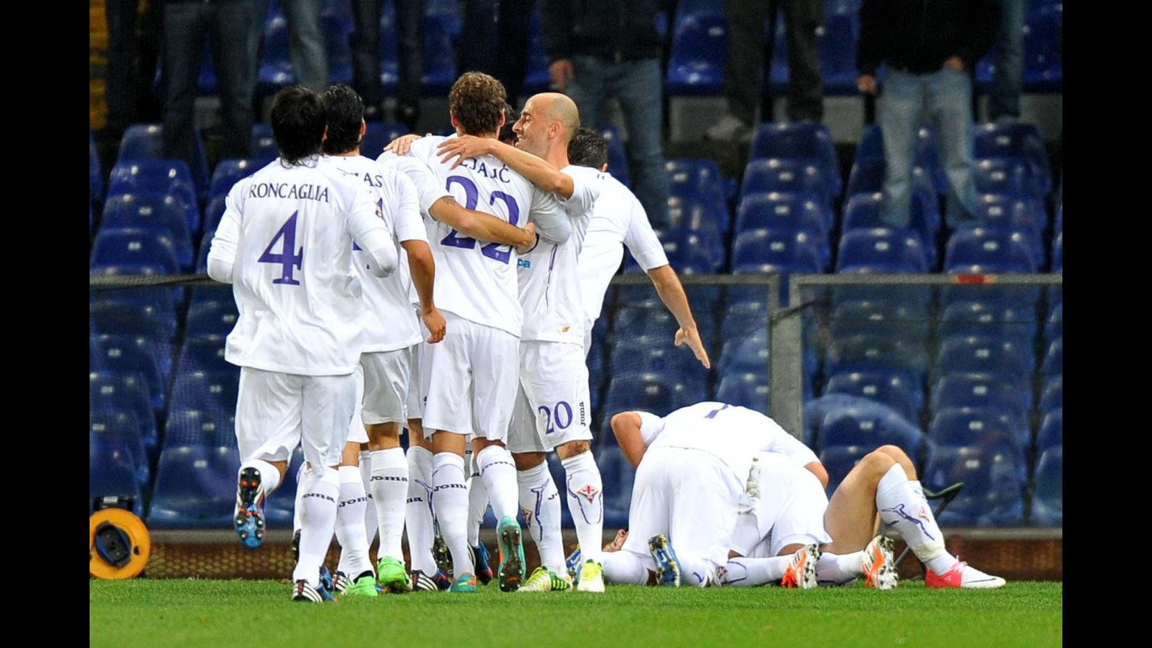 Prima vittoria esterna della Fiorentina, Delneri e Genoa ancora ko