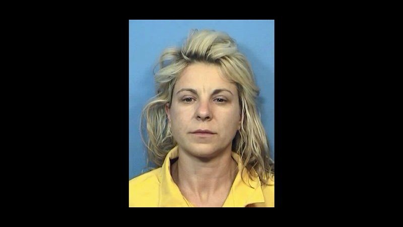 Usa, dramma in Illinois: Donna uccide a coltellate figlio e amichetta