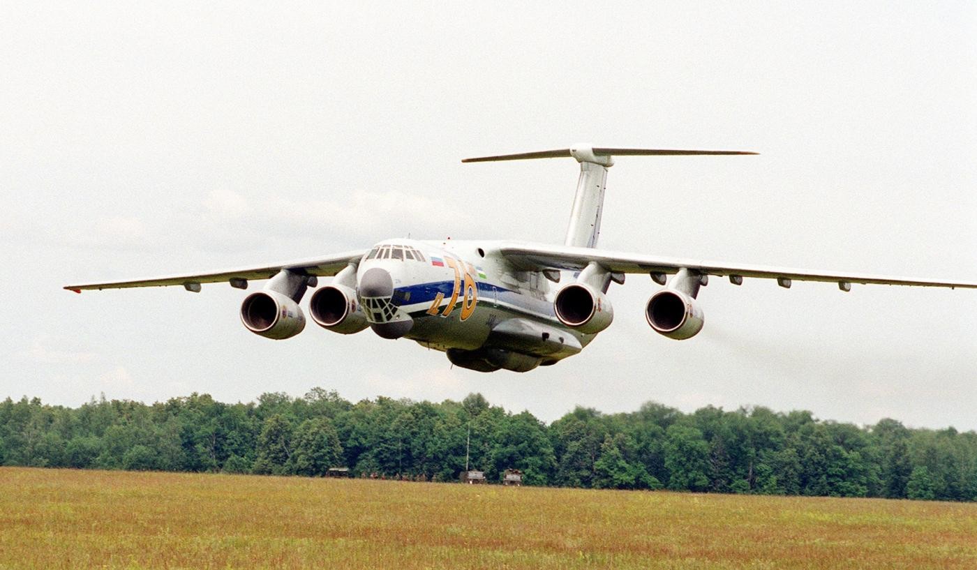 Russia, aereo cargo si schianta su base militare a Irkutsk: 9 morti