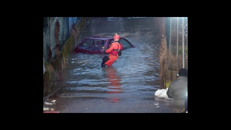 Maltempo, 82enne muore in auto travolta dall’acqua a Formia